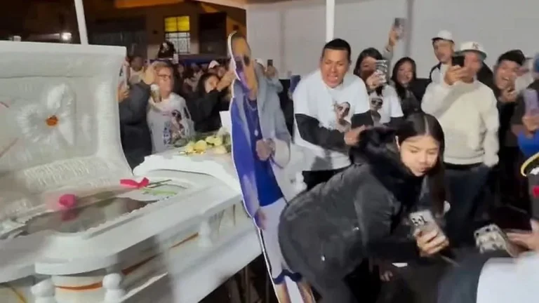 <div>Woman in Peru twerks beside husband’s coffin</div>